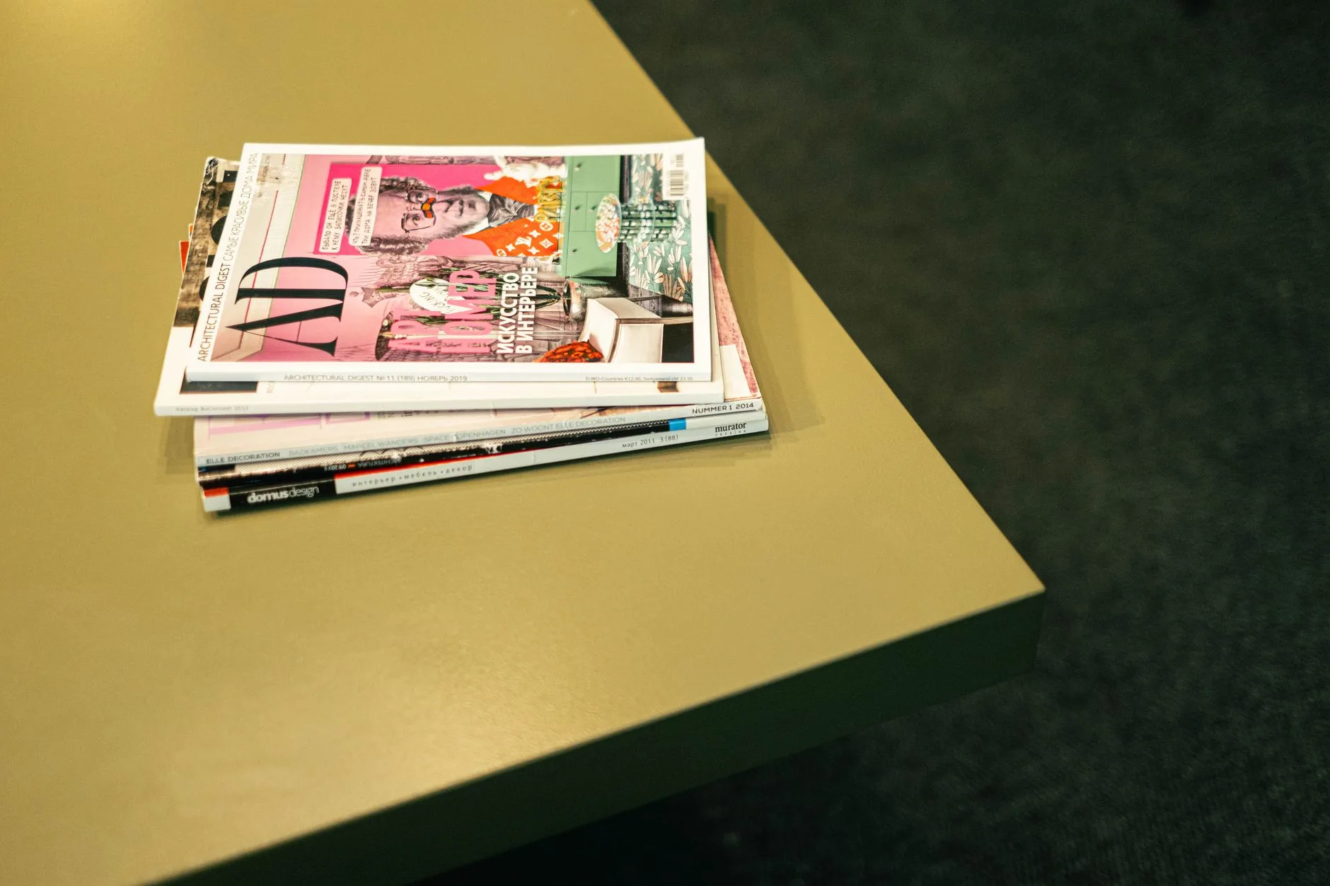 Moda dergisinin modern ve yoğun çalışma ofisi