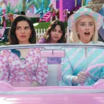 Pembe tonlarla aydınlatılmış boş film seti