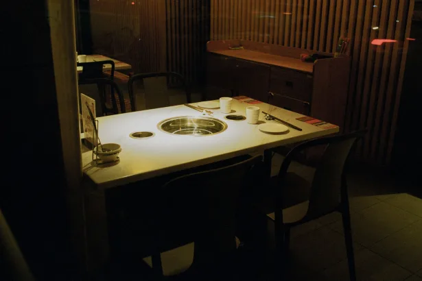 Manchester’daki Bullgogi restoranında ekranlı sipariş sistemi ve masa ızgaraları