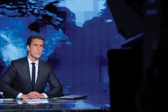 11 Eylül anması için gece gökyüzüne yansıtılan ışıklar