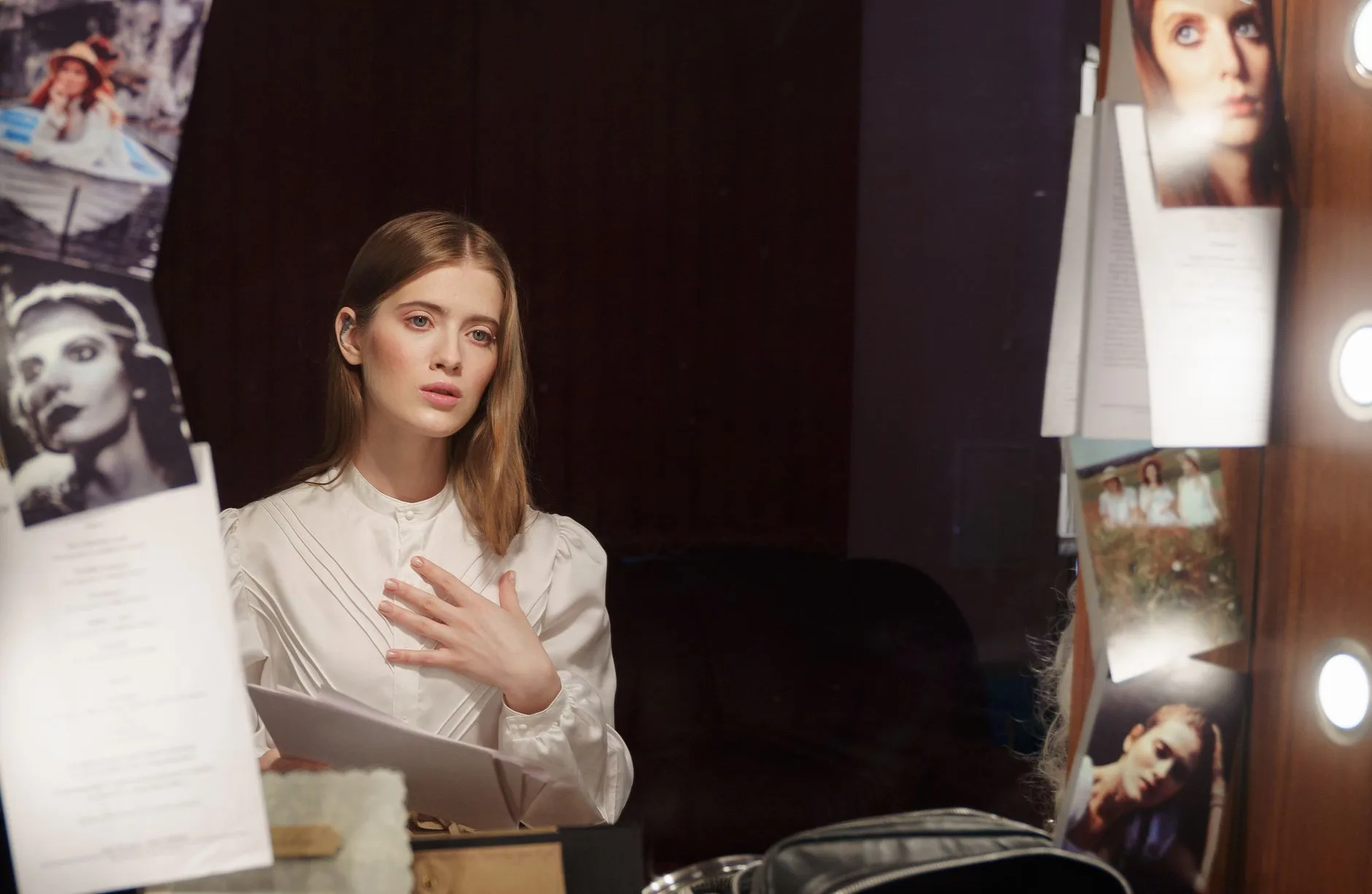 Film festivalinde jüri görevi yapan kadın oyuncu