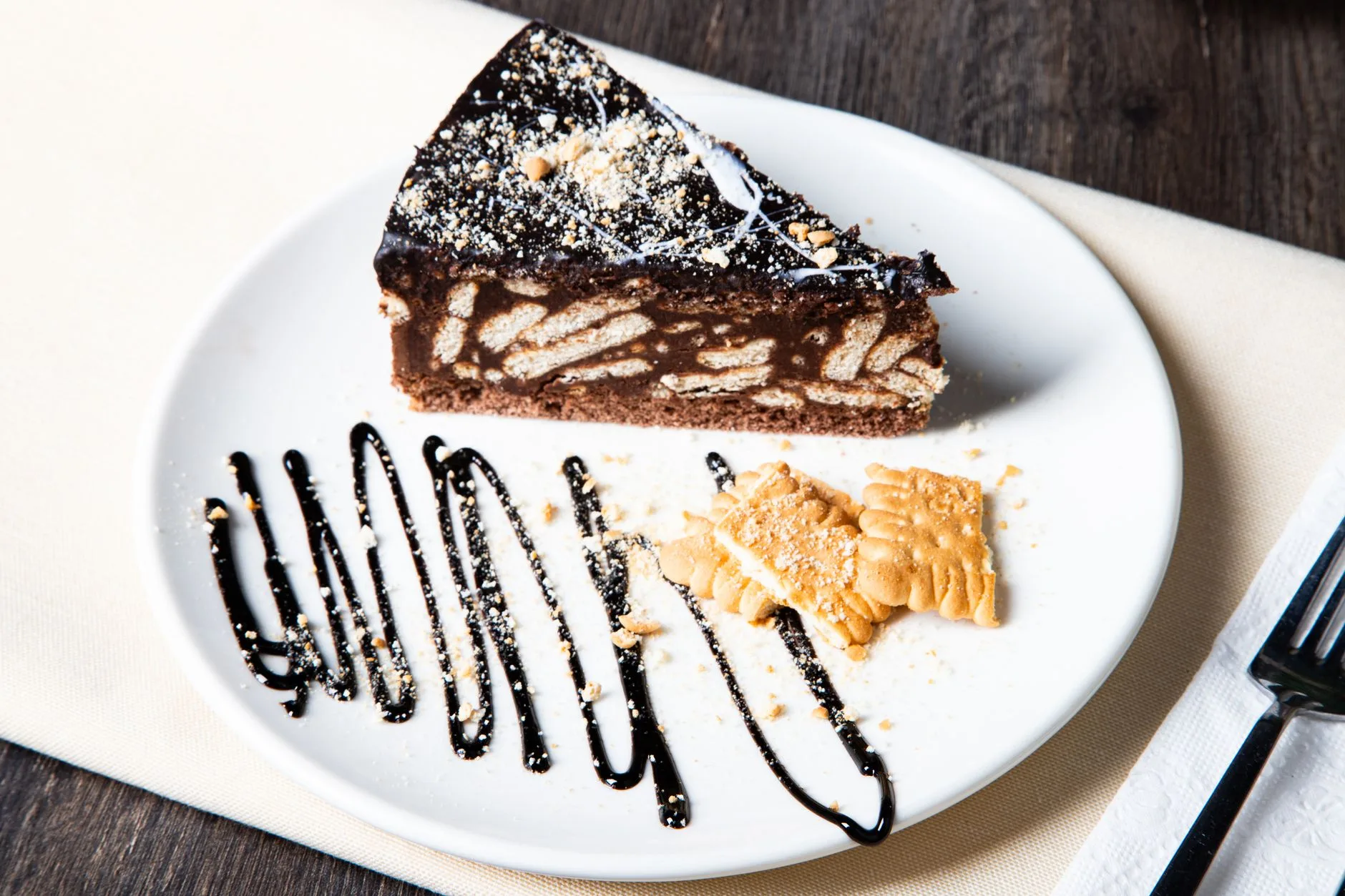 Tart kalıbında pişirilen bisküvi tabanı