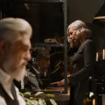 Birbirine yakın duran olgun bir çift