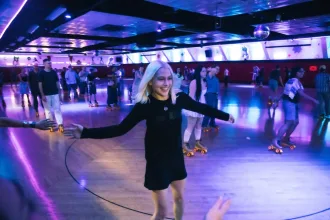 Paten pistinde düzenlenen müzik dinletisi etkinliği