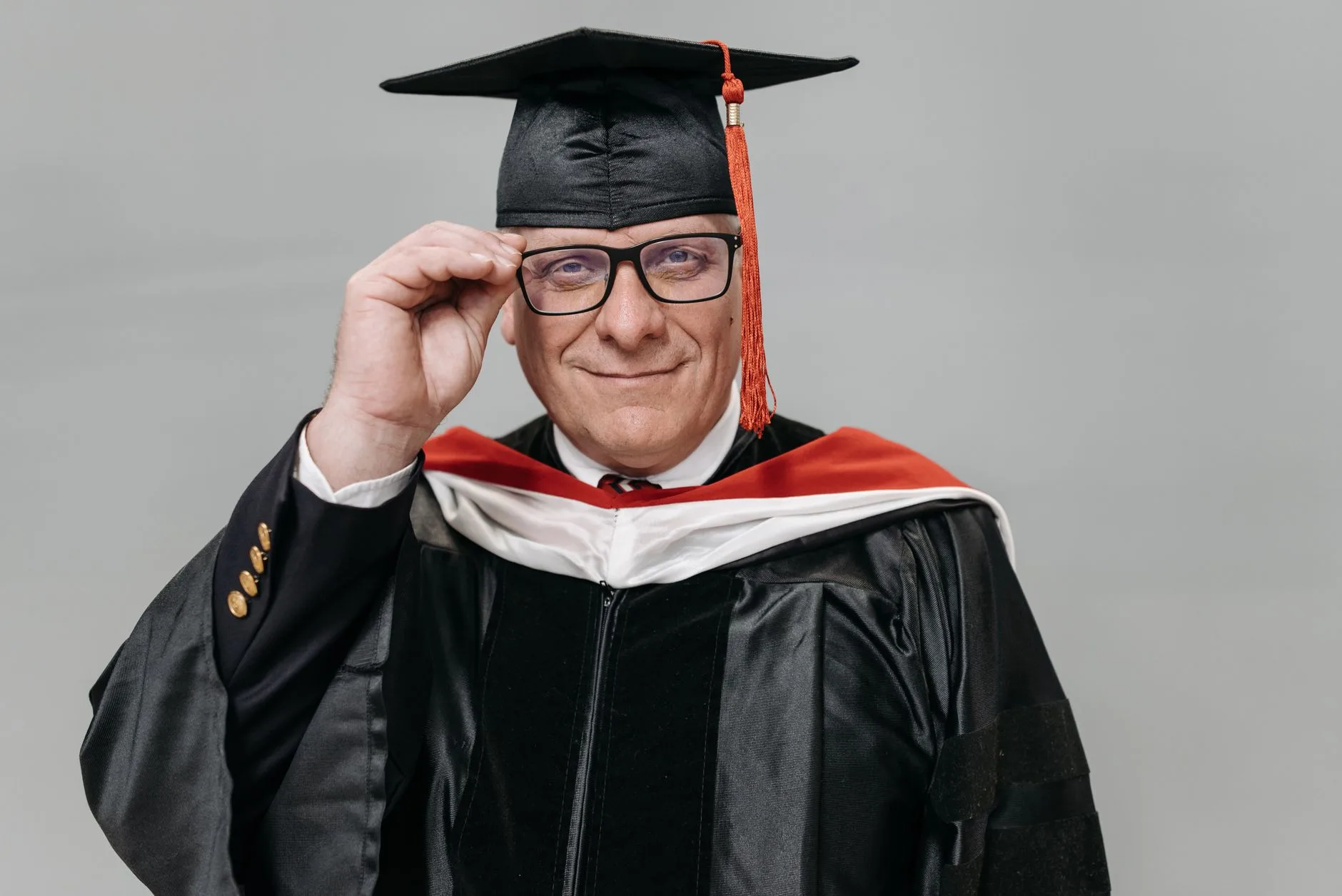 Bir üniversitede düzenlenen fahri doktora töreni