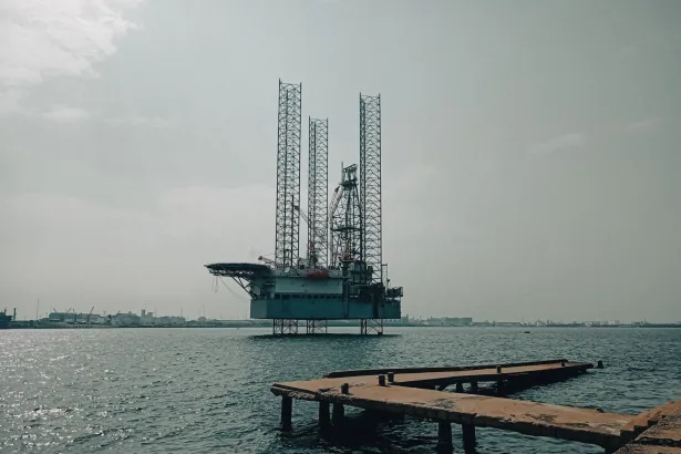 Kuzey Denizi’nde açık deniz petrol platformu