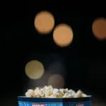 Sonbaharda vizyona girecek farklı türlerdeki filmleri temsil eden sinema salonu