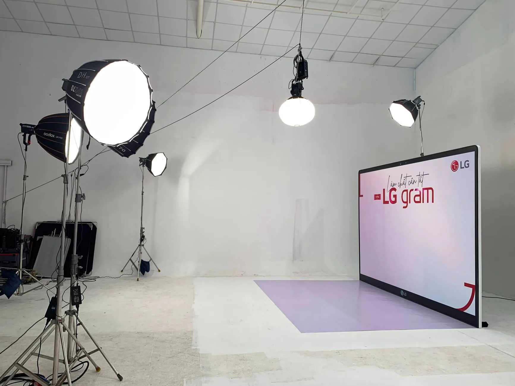 Televizyon reklamı çekimi yapılan prodüksiyon stüdyosu