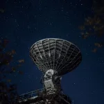 Avustralya’daki bir gözlemevinde bulunan büyük radyo teleskobu