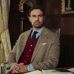 The Gentlemen temalı etkinlik için düzenlenen İngiliz pub atmosferi