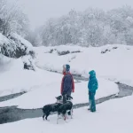 And Dağları'ndaki bir kayak merkezini gösteren atmosferik görsel