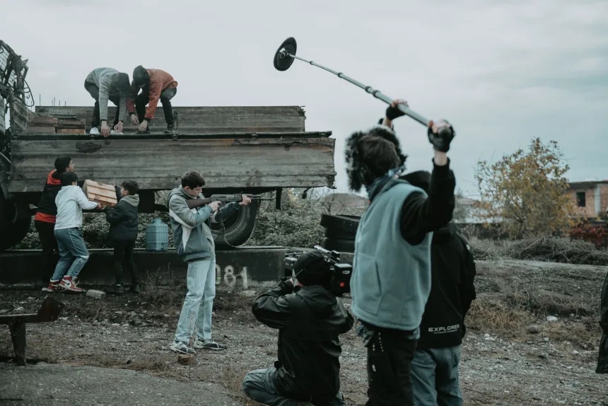Büyük ölçekli uluslararası aksiyon filmi prodüksiyonundan bir sahne
