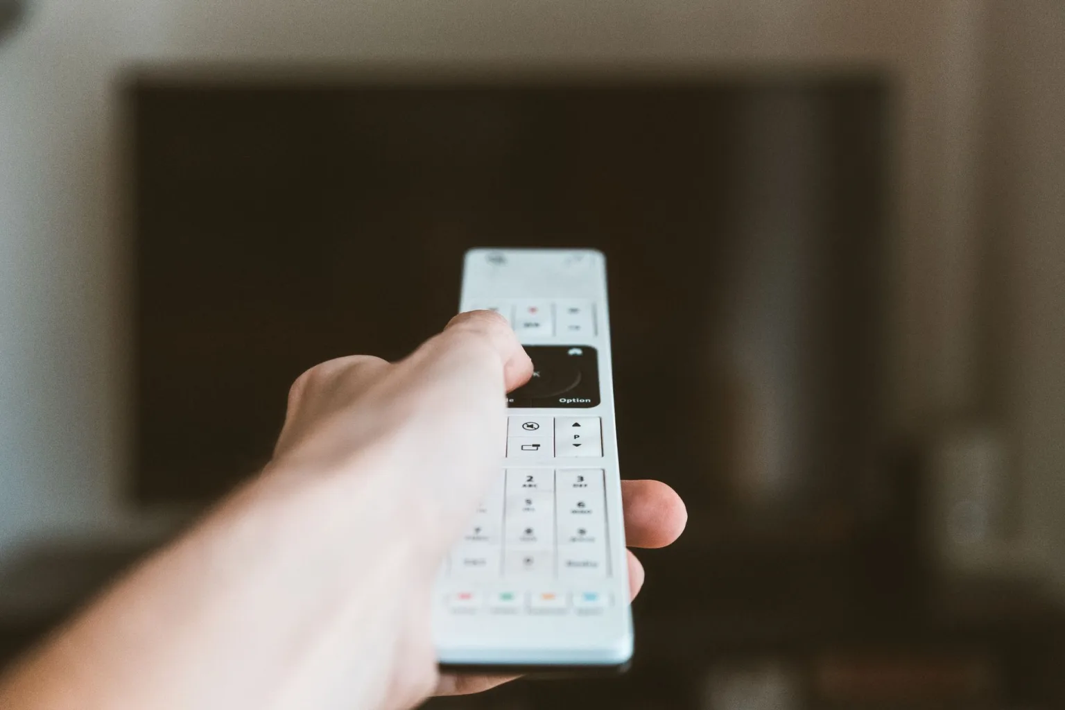 Televizyon ekranı ve uzaktan kumanda