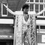 Gary Glitter belgeseli haberini temsil eden karanlık bir belgesel kurgu odası