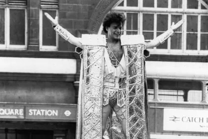 Gary Glitter belgeseli haberini temsil eden karanlık bir belgesel kurgu odası