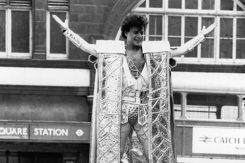 Gary Glitter belgeseli haberini temsil eden karanlık bir belgesel kurgu odası