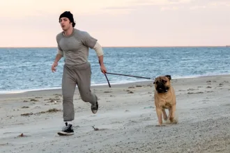 Rocky filminin yapım sürecini anlatan biyografi filmi için nostaljik boks seti atmosferi