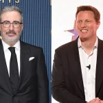 Gece kuşağı talk show programında sunucu masası