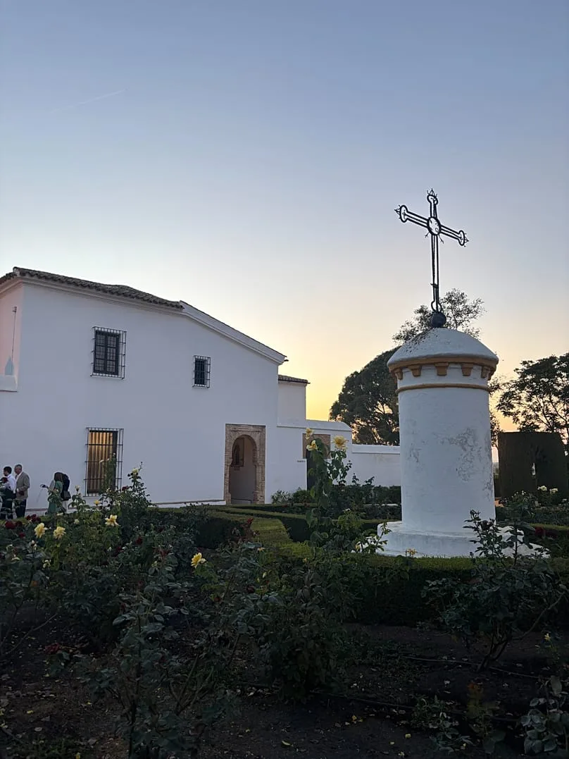 Huelva’daki La Rábida Manastırı’nın nehirlerin birleştiği bölgedeki görünümü