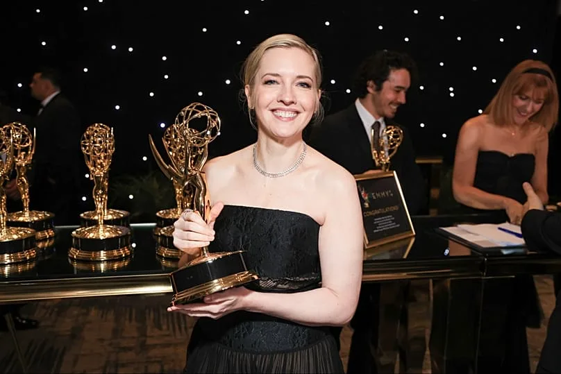 Emmy Ödülleri gecesinde kırmızı halı ve ödül töreni atmosferi