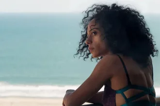 Hollywood’da kariyer mücadelesi veren bir oyuncuyu çağrıştıran karanlık bir daire