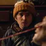 Korku filmi gösterimi için aydınlatılmış sinema salonu