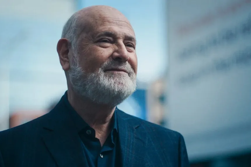 Emmy Ödülleri töreni için hazırlanmış kırmızı halı ve tiyatro salonu