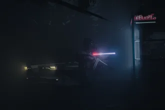 Gece vakti aksiyon filmi atmosferini yansıtan araba kovalamacası sahnesi