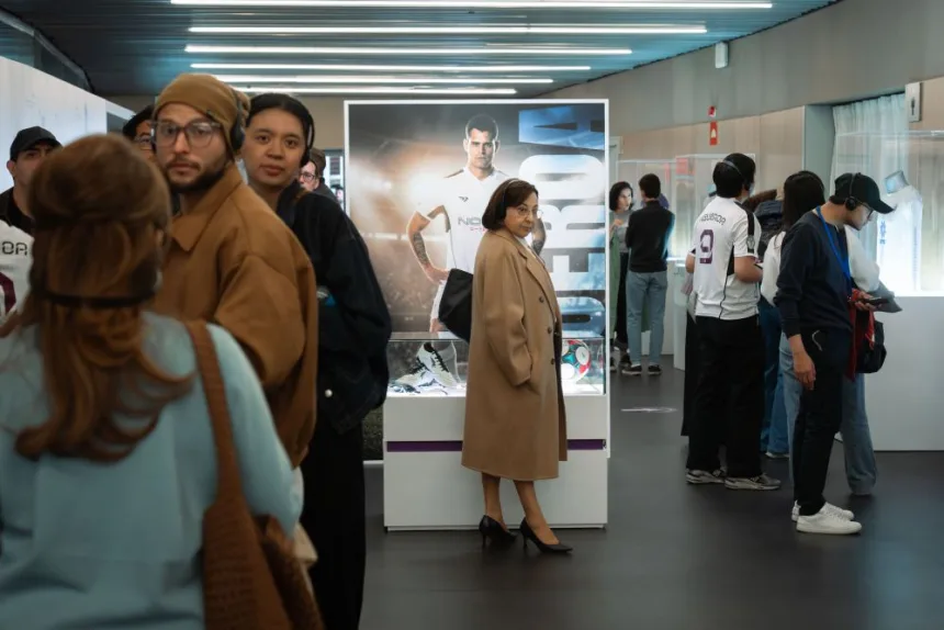 Vergi müfettişini kara film atmosferinde gösteren temsili görsel