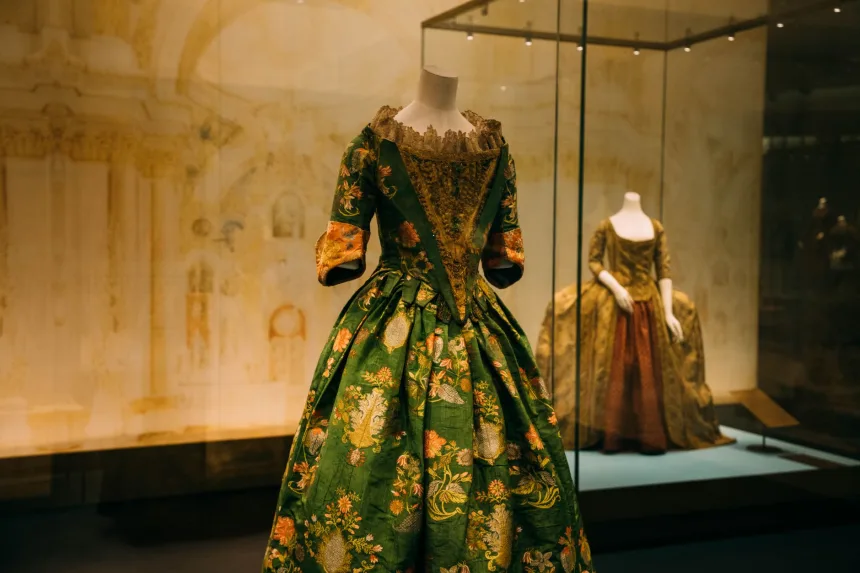Cyndi Lauper’ın renkli kostüm ve kişisel eşyalarının yer aldığı sergi