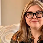 Endometriozis nedeniyle günlük yaşamında zorluk yaşayan kadın