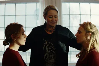 Belgesel çekimi için hazırlanmış karanlık film seti