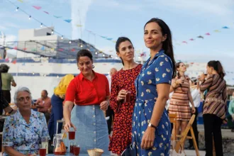 Televizyon yapımı için toplantı yapan yapım ekibi