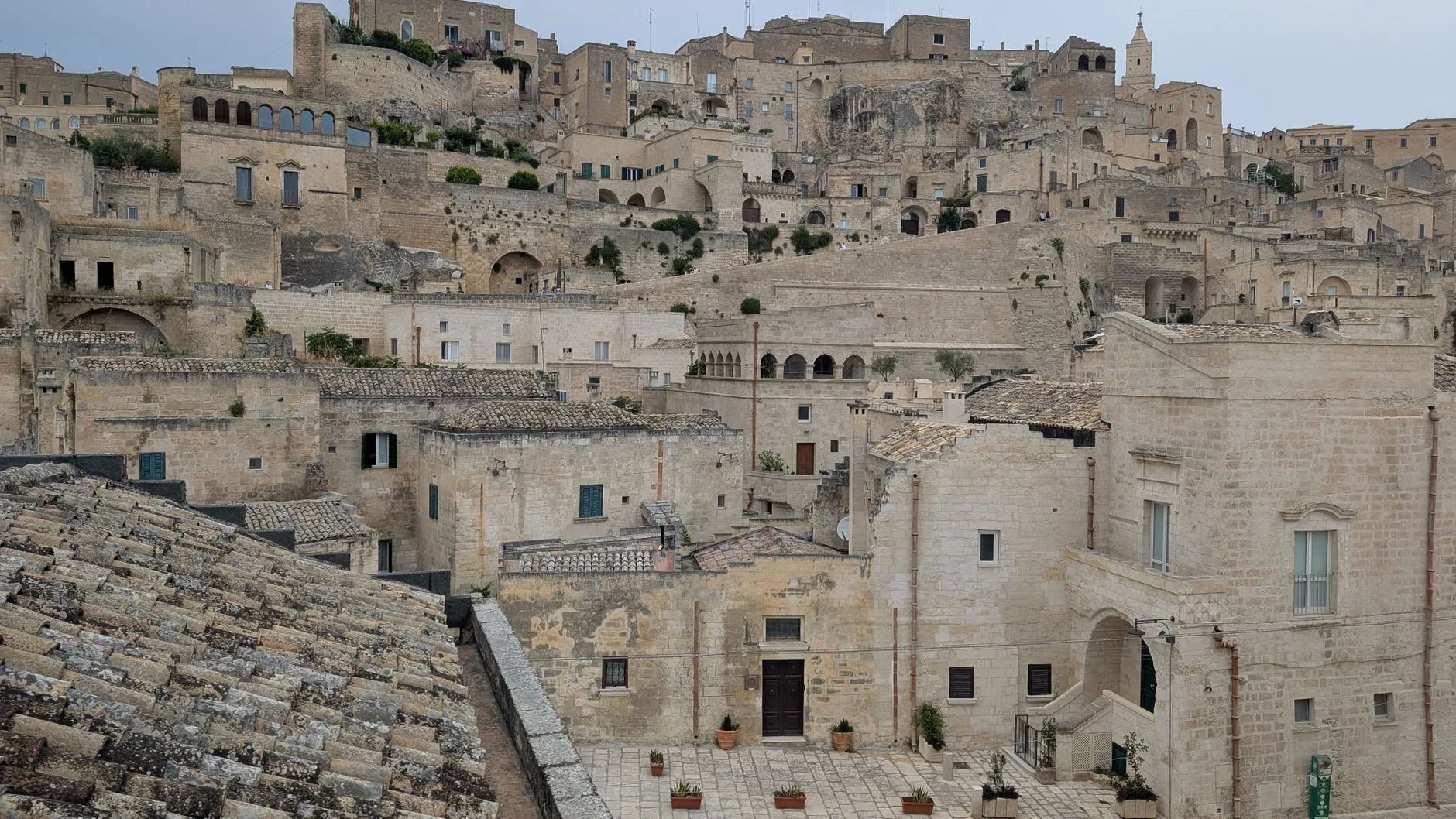 İtalya’daki tarihî bir kentte kurulan film seti