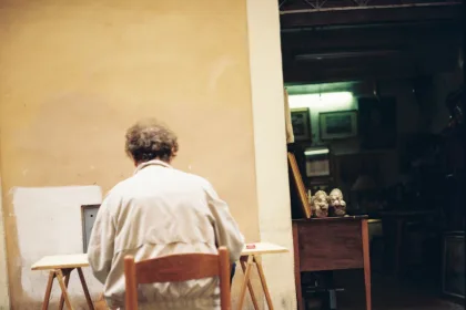 İtalya’da boş bir film seti ve yapım ekipmanları