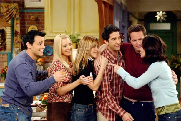 Matthew Perry’nin cenazesini anlatan belgesel haberini temsil eden sade cenaze töreni görseli