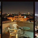 Gece çatıda çekim yapan belgesel film ekibi