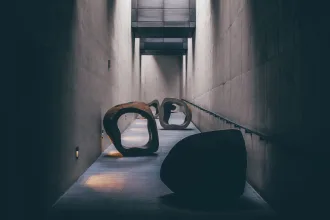 Peter Zumthor’un Beyeler Vakfı için tasarladığı beton galeri yapısı