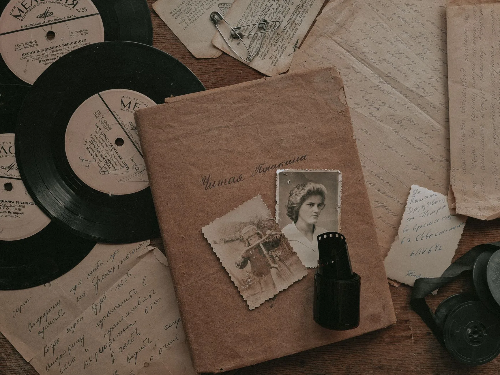 Müzik tarihine ait arşiv görüntülerini inceleyen belgesel çalışması