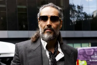 Londra’daki bir mahkeme salonunda görülen ceza davasını simgeleyen görüntü