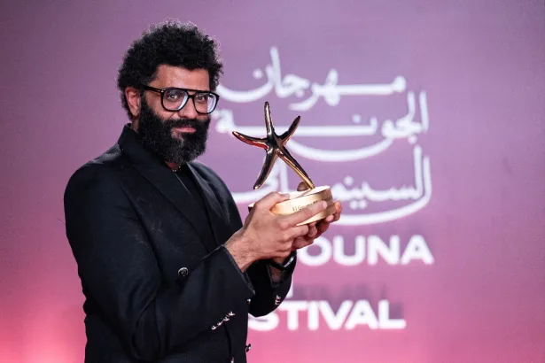 El Gouna Film Festivali'nin ödül törenini simgeleyen sinema festivali atmosferi