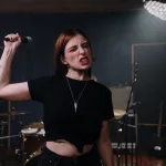 Shygirl’in rock etkili yeni albümü Swallow! için stüdyo atmosferini gösteren görsel