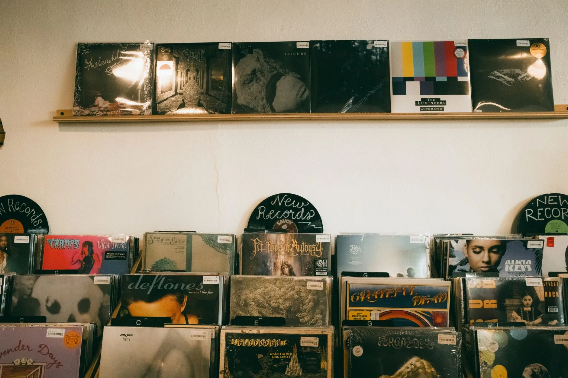 Gümüş kutu içindeki nadir plak ve müzik arşivi