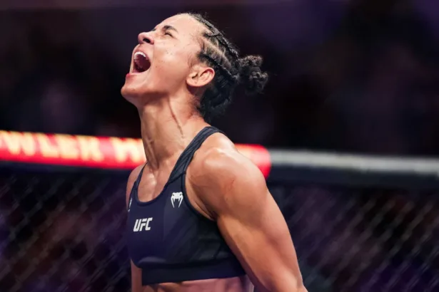 UFC karşılaşması için hazırlanmış dövüş arenası