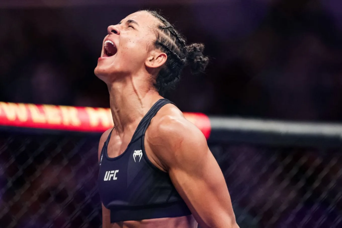 UFC karşılaşması için hazırlanmış dövüş arenası